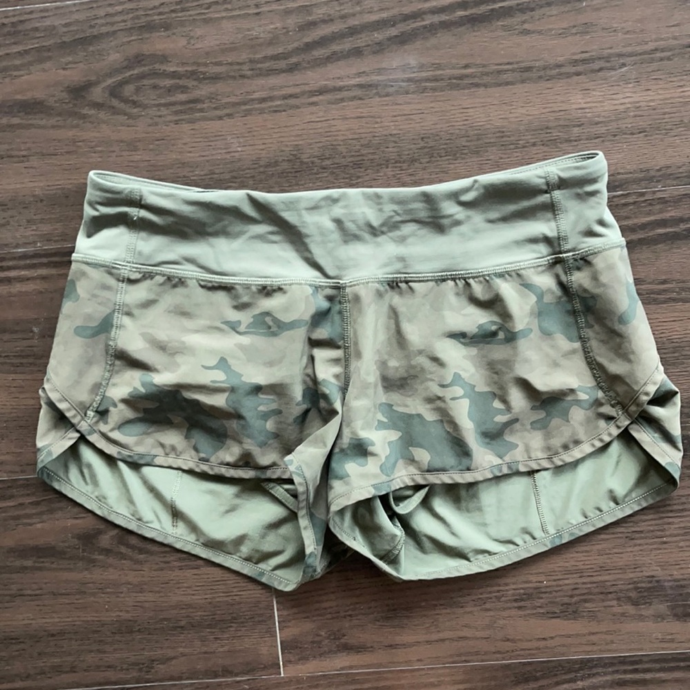 Lululemon Speed Up Short 2.5" Size 6 Camo